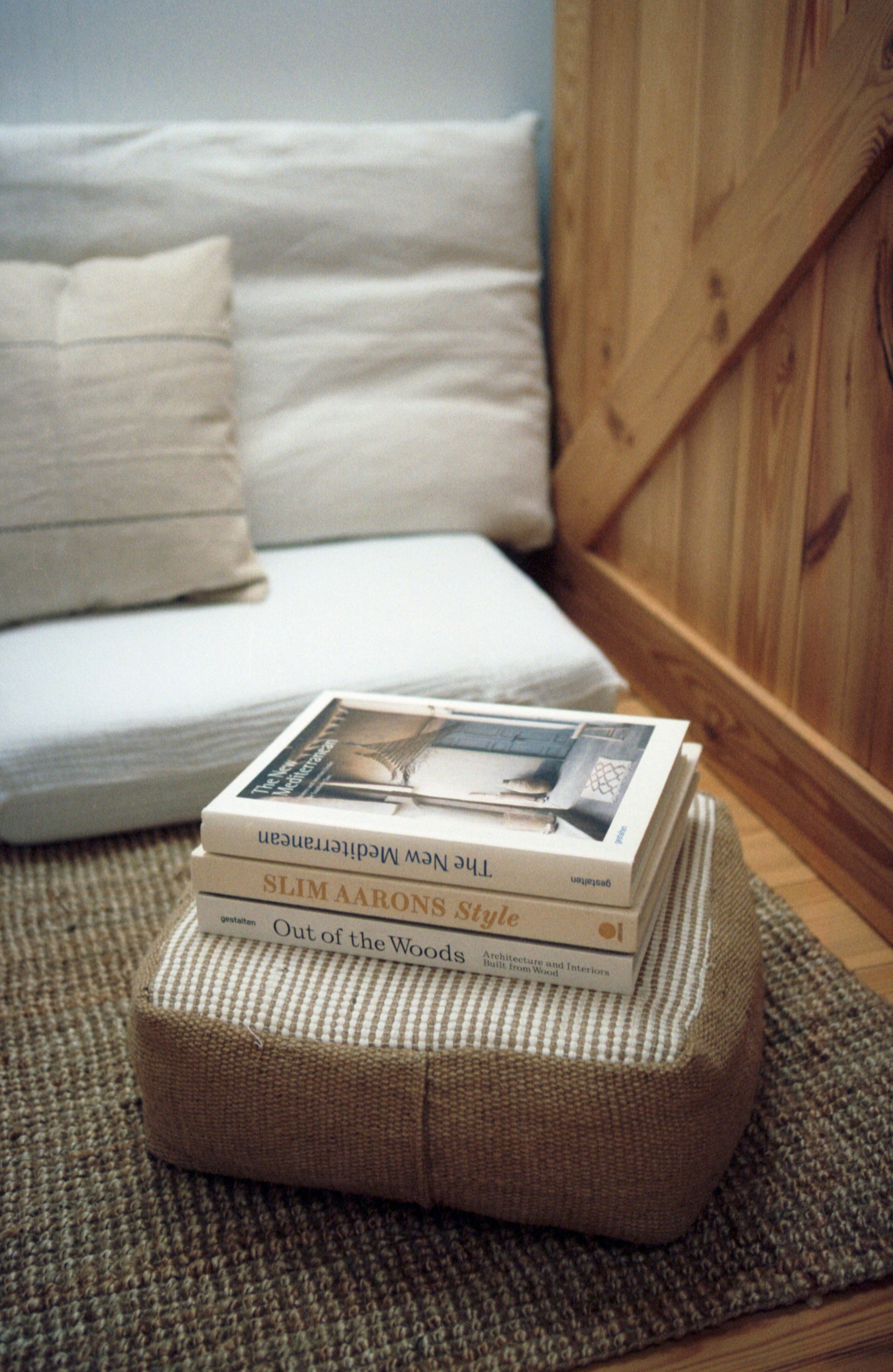 Linen cushion pair